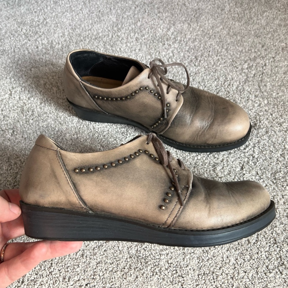 Naot Embrace Size 36 Lace Up Distressed Taupe Leather Shoes Flat Oxfords